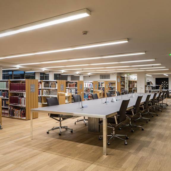 Photo de l'espace patrimoine du niveau 5 de la bibliothèque