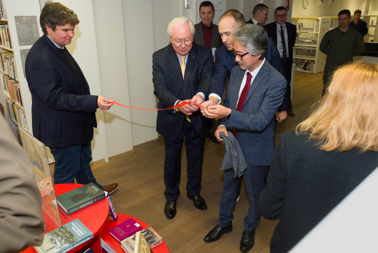 Photo lors de l'inauguration de l'actualité du livre ukrainien 