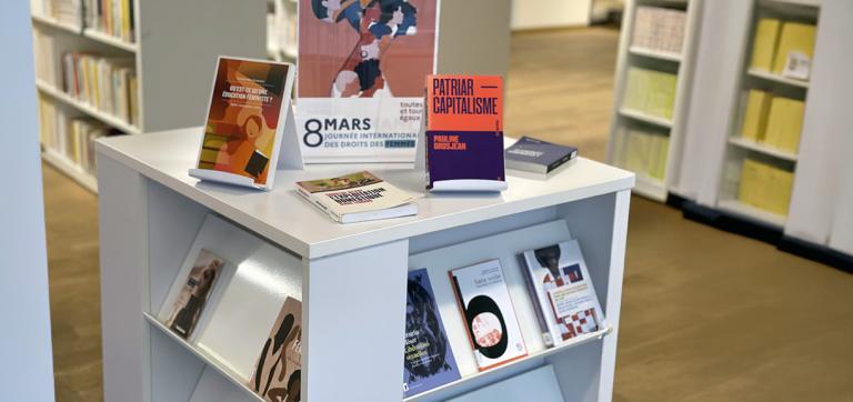 Photo de la table thématique sur les féminismes 