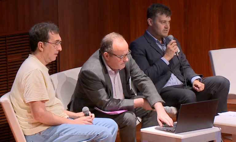 Photo de Jérôme Schweitzer durant la table ronde Quelle médiation pour quelle transmission du patrimoine écrit numérisé des langues régionales