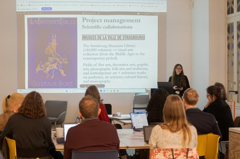 Photo des rencontres de l'EOD avec focus sur l'intervenant 