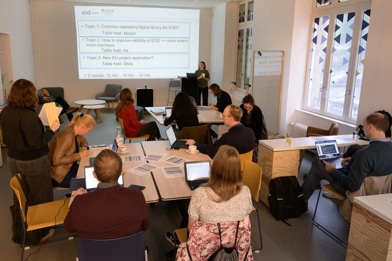 Photo des rencontres de l'EOD avec focus sur le groupe au Lab 