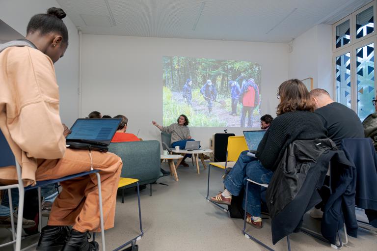 Photo prise durant la conférence écologie et numérique au Lab 